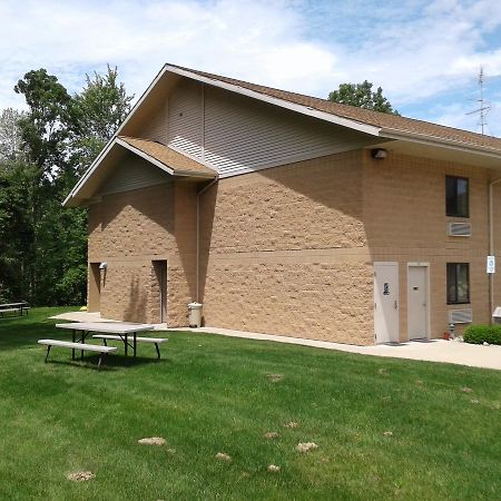 Oakridge Motel Newaygo Dış mekan fotoğraf