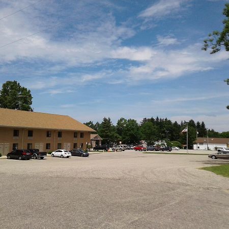Oakridge Motel Newaygo Dış mekan fotoğraf