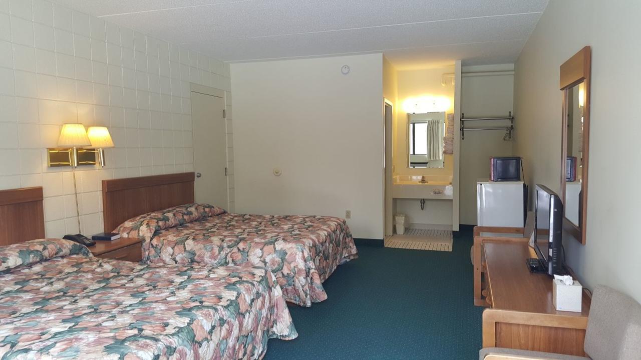 Oakridge Motel Newaygo Dış mekan fotoğraf