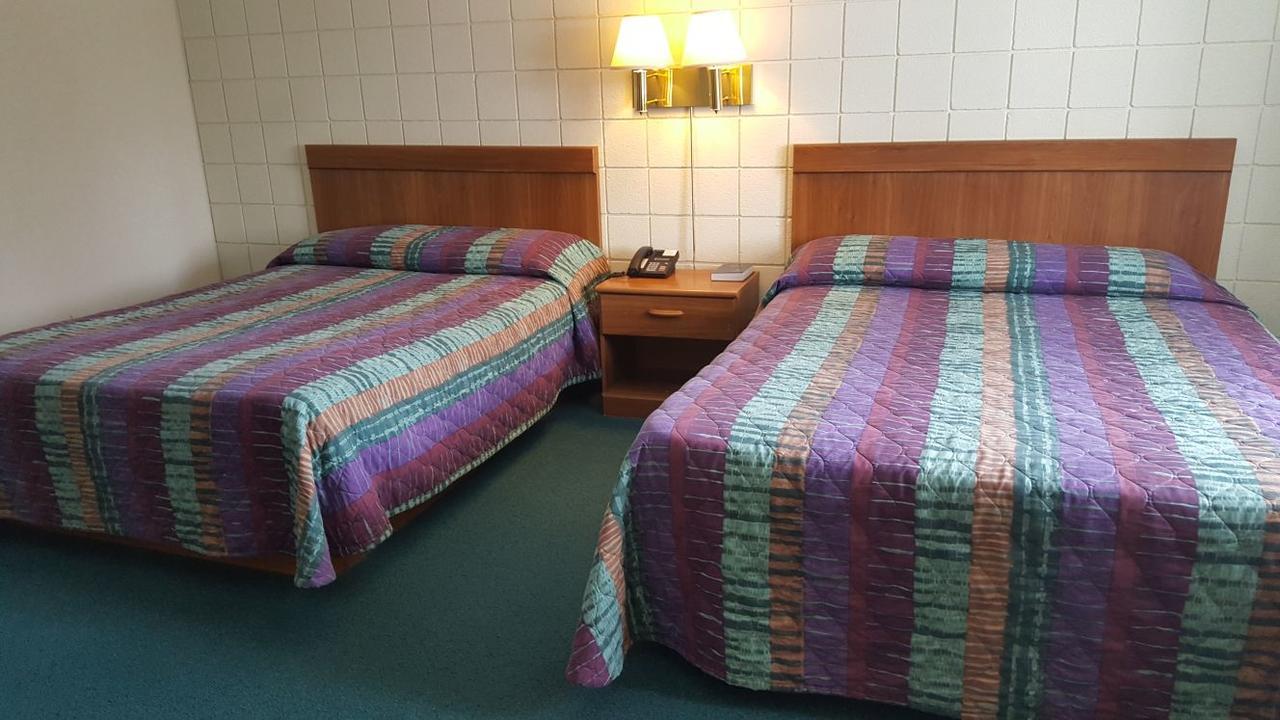 Oakridge Motel Newaygo Dış mekan fotoğraf